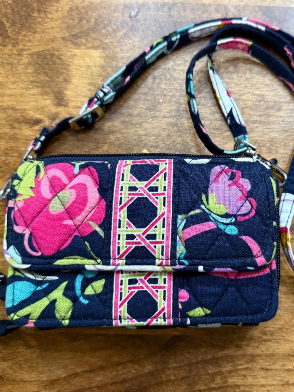 Vera Bradley All-In-One Crossbody Wallet, Retired "Ribbons" NWOT - Picture 2 of 16